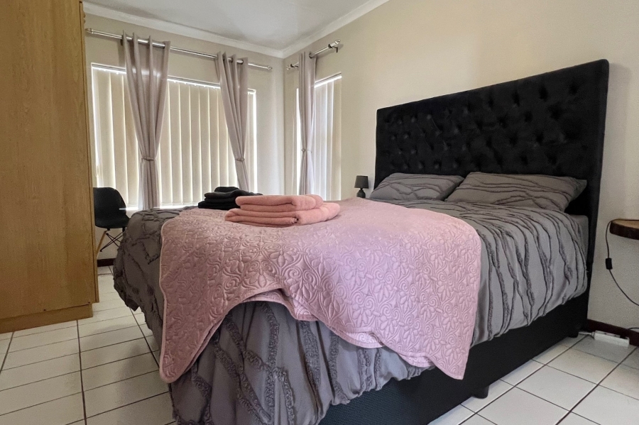 7 Bedroom Property for Sale in Wavecrest Eastern Cape